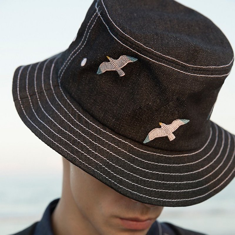YIZISTORE新款海系列牛仔刺繡漁夫帽盆帽個性遮陽帽情侶帽-海鷗 - 帽子 - 其他材質 黑色