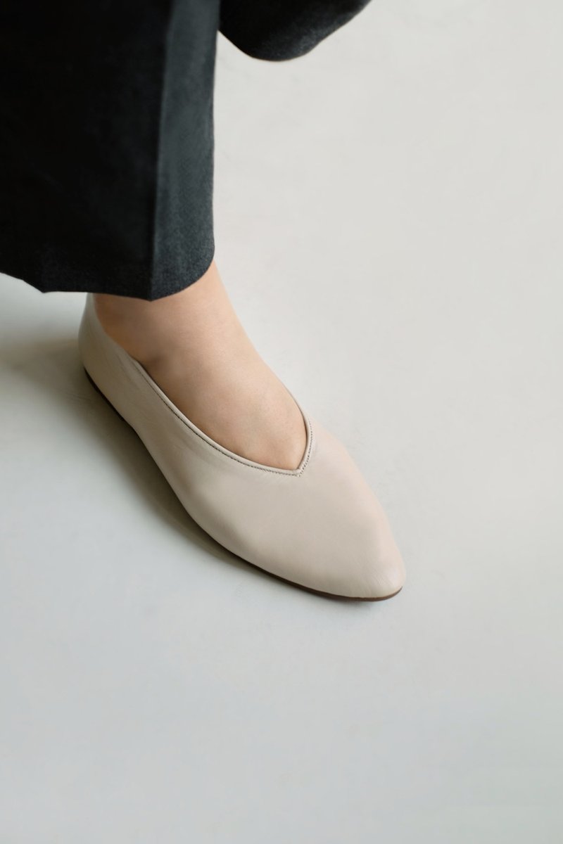 Ahha Flats Caramel (米兴) is minimalist. Flat Bottom | WL - รองเท้าบัลเลต์ - หนังแท้ สีกากี