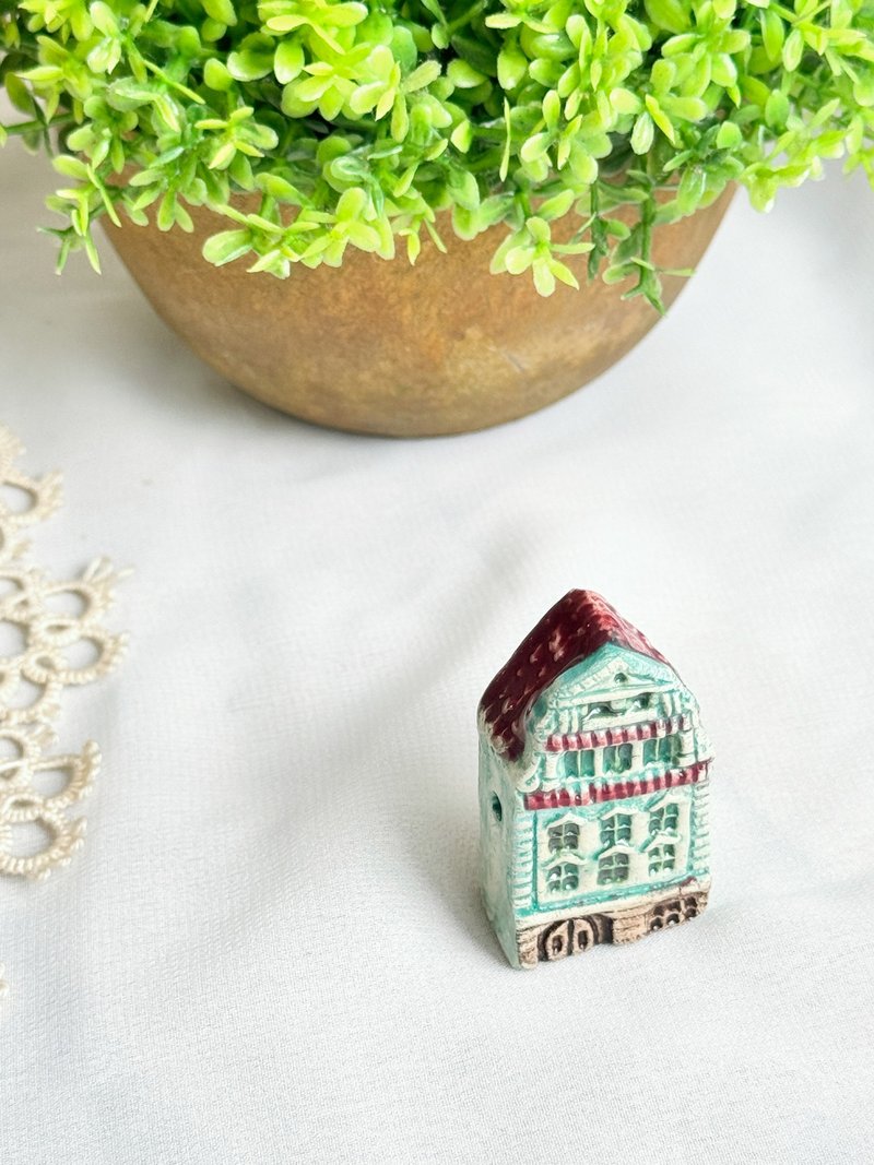 [Good Day Fetish] Vintage/antique hand-made clay hut in Prague, Czech Republic - Items for Display - Pottery Blue