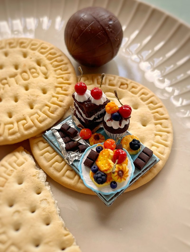 Miniature set with berry pastries - 玩偶/公仔 - 其他材質 多色