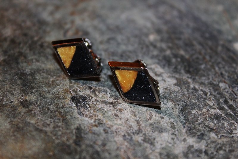 Double-sided Lawrence Pottery Clip Earrings - Texture Golden X Sparkle - ต่างหู - กระดาษ สีเหลือง