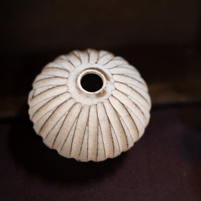 Cutting Series Rhombus-Small-Floral Essential Oil Diffuser Bottle Hand-drawn Hand-made Pottery - เซรามิก - ดินเผา สีนำ้ตาล