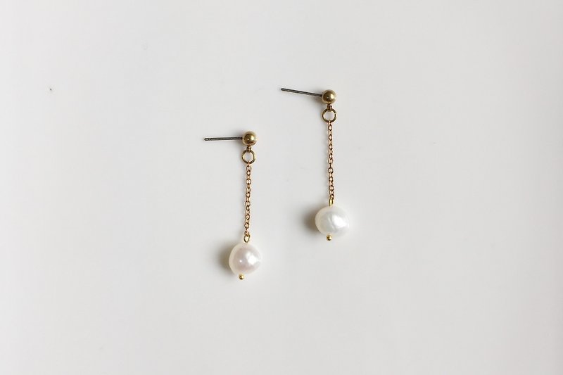 Pure natural cultured pearl earrings - Earrings & Clip-ons - Other Metals White