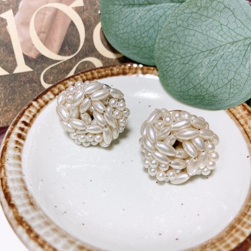 挪亞方舟古董飾品 Vintage Jewelry 【西洋古董飾品】厚珍珠感米花團簇球鏈條鑲嵌 耳環 耳針