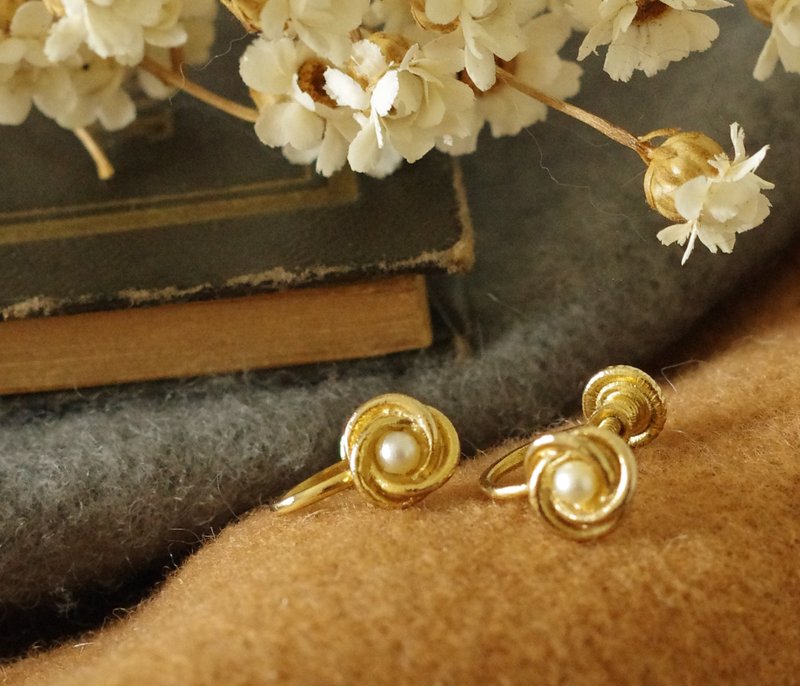 Antique gold spiral braided pearl ball clip earrings C1106 - ต่างหู - โลหะ สีทอง