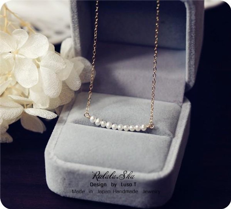 Petite freshwater pearl bar necklace that brings happiness June birthstone - สร้อยคอ - เครื่องเพชรพลอย ขาว