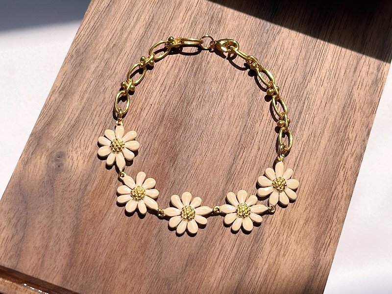 Creamy yellow daisy flower bracelet~Daisy Bracelet - Bracelets - Enamel 