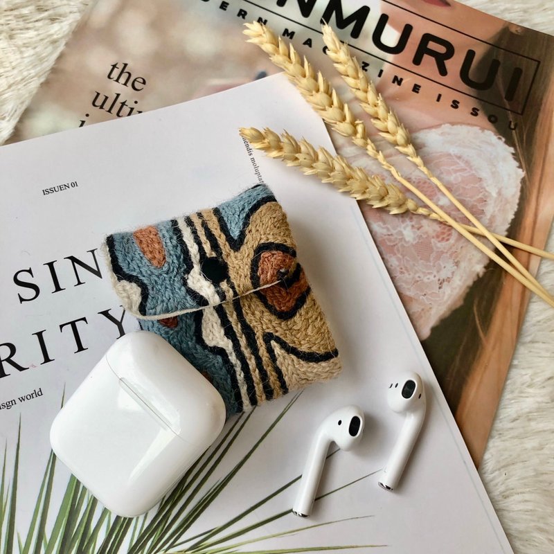 喀什米爾羊毛刺繡 AirPods 耳機 收納袋 － 牛奶糖 - AirPods/耳機保護套 - 羊毛 多色