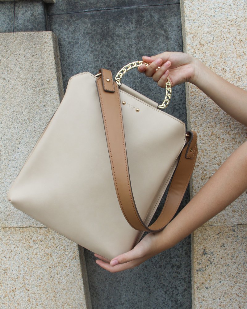 Macy A4 Ipad Size Hobo Bag Beige - กระเป๋าแมสเซนเจอร์ - หนังเทียม สีกากี