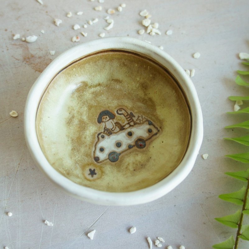 Hand-featured pottery: living companions - small dishes f. sea roaming - Small Plates & Saucers - Pottery Yellow