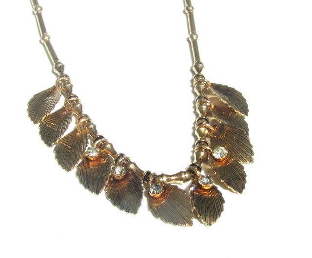 70s Vintage gold tone leaf motif rhinestone necklace - Shop panic 
