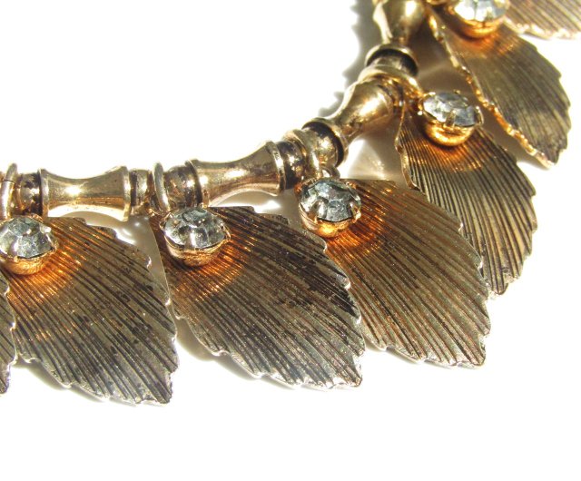 70s Vintage gold tone leaf motif rhinestone necklace - Shop panic 