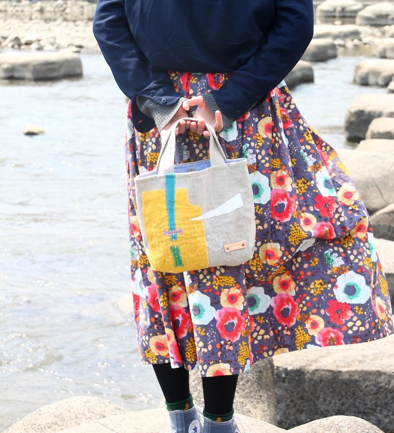 Collage linen bag Minitoto minamo - กระเป๋าถือ - ผ้าฝ้าย/ผ้าลินิน สีเหลือง