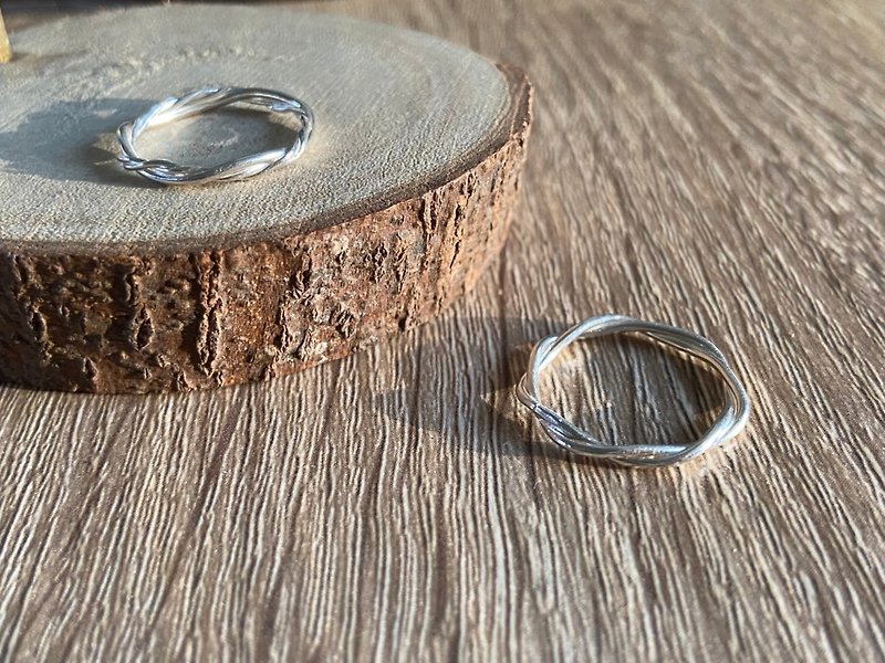 Three-thread and two-thread twist sterling silver rings - แหวนทั่วไป - โลหะ สีเงิน
