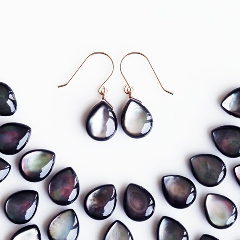 14KGF black lipped shell 10mm pair shape earrings Gioconda - ต่างหู - เครื่องเพชรพลอย สีดำ