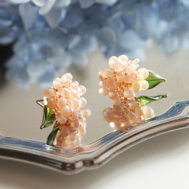 [Hydrangea Earrings] Pink and Orange Hydrangea Earrings Matte Glass Earrings/ Clip-On - Earrings & Clip-ons - Glass Orange