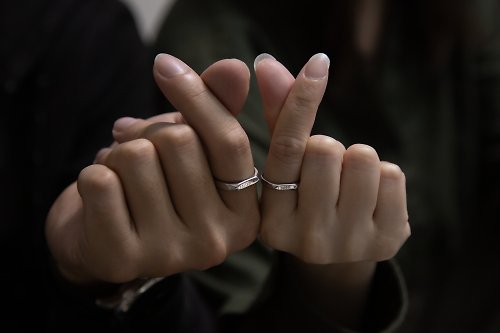 EM STUDIO 【客製化刻字】簡約平面可調式戒指 銀色 禮物 對戒 情侶 情人