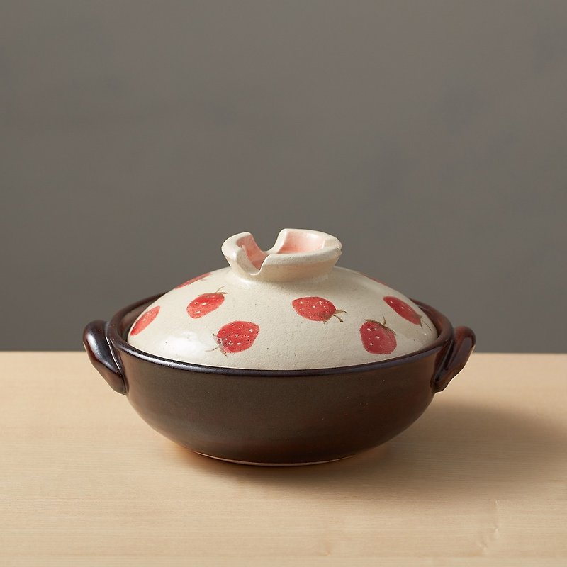 有種創意 - 日本萬古燒 - 手繪土鍋6號 - 草莓樂園(0.8L) - 煲/鍋/焗盤 - 陶 白色