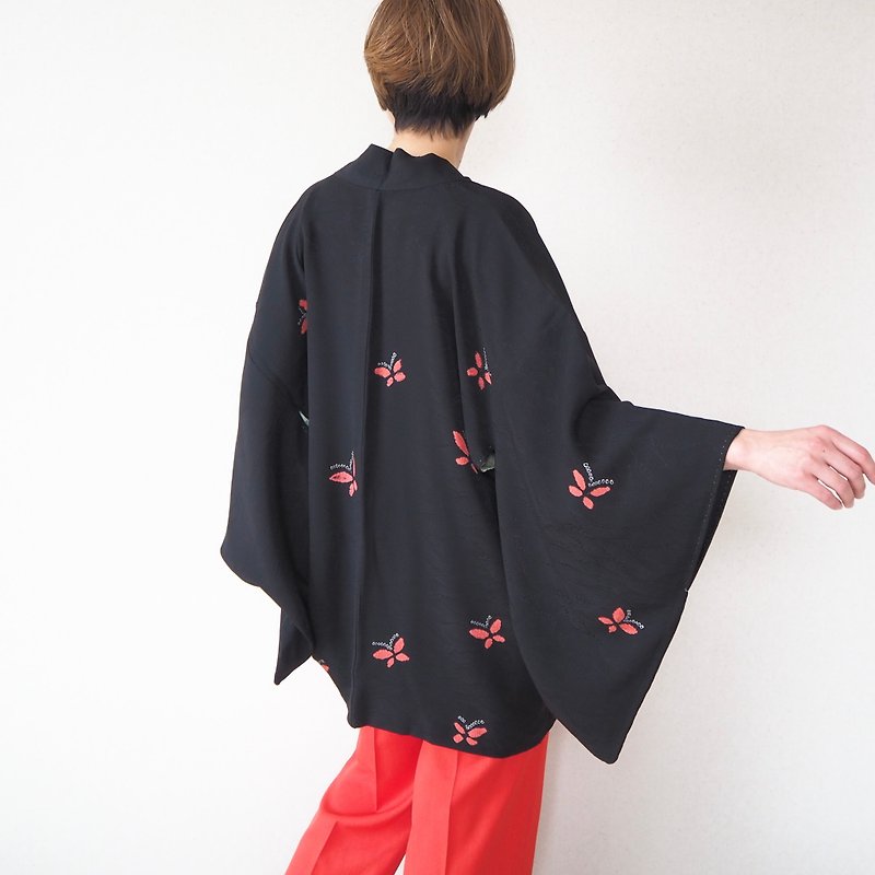 【日本製】 柔軟絲綢黑色羽織、時尚日本、吉祥圖案 - 女大衣/外套 - 絲．絹 黑色