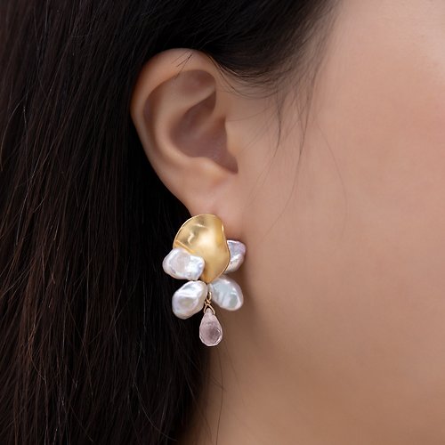 Olivia Yao Jewellery 金色貝花珍珠粉晶耳環/耳夾 925純銀耳針