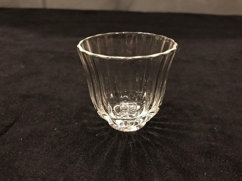 Glass chrysanthemum cup - ถ้วย - แก้ว สีใส