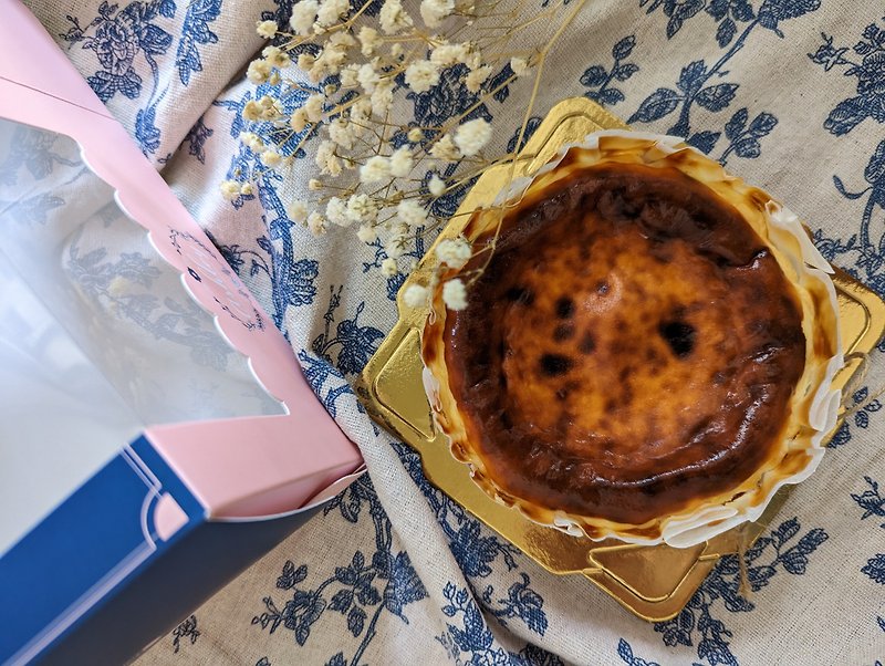 Classic basque cheesecake - เค้กและของหวาน - อาหารสด สีนำ้ตาล