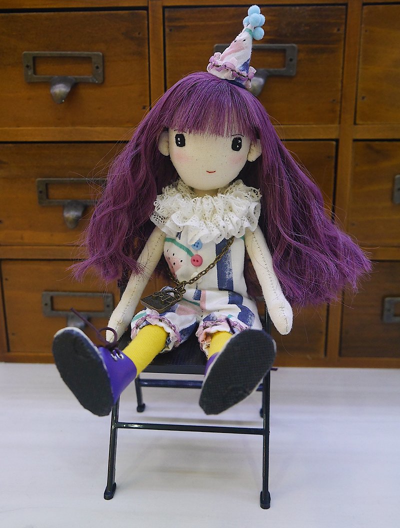 Handmade doll with cool purple hair - ตุ๊กตา - ผ้าฝ้าย/ผ้าลินิน 
