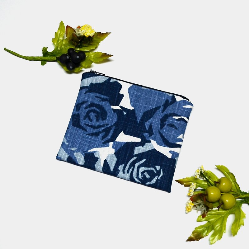 法拉普魯士藍玫瑰小收納包/化妝包/拉鏈包/儲物包 手作 帆布 方便 - 化妝包/收納袋 - 棉．麻 藍色