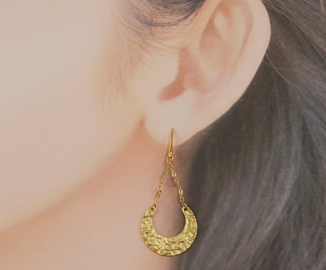 Gold earrings K18 (Au750) made by craftsmen directly from Japan