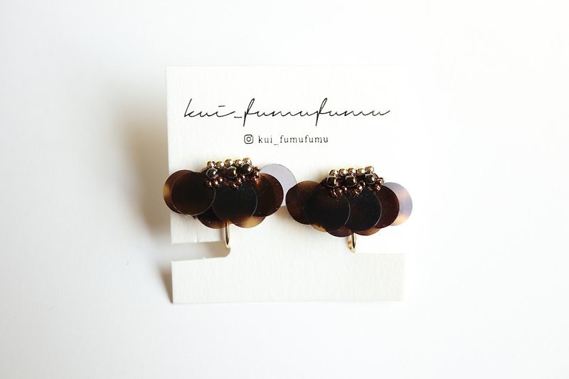 Fluttering. small / embroidery Clip-On / kui_fumufumu - Earrings & Clip-ons - Thread Multicolor