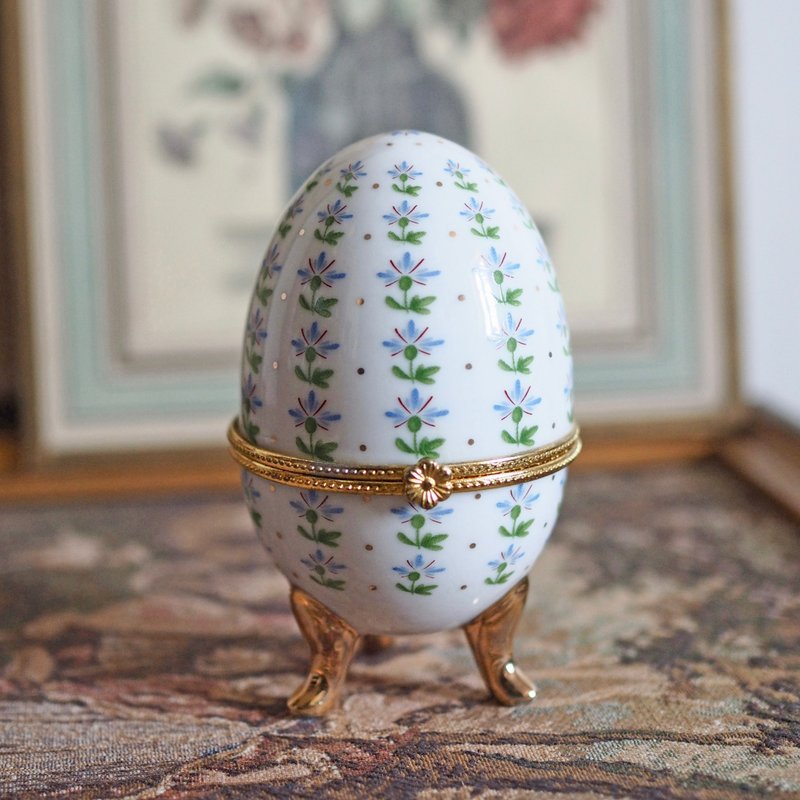 1980 French vintage blue flower and green leaf ceramic egg ornament - Other - Pottery 