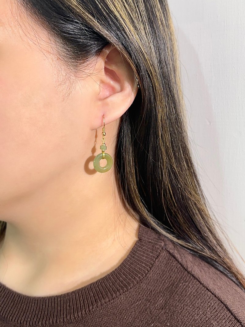 Ice Autumn Fragrant Yellow Floating Green Ping An Buckle 14K Gold-Packed Earrings | Natural Guatemalan Emerald - ต่างหู - หยก สีทอง