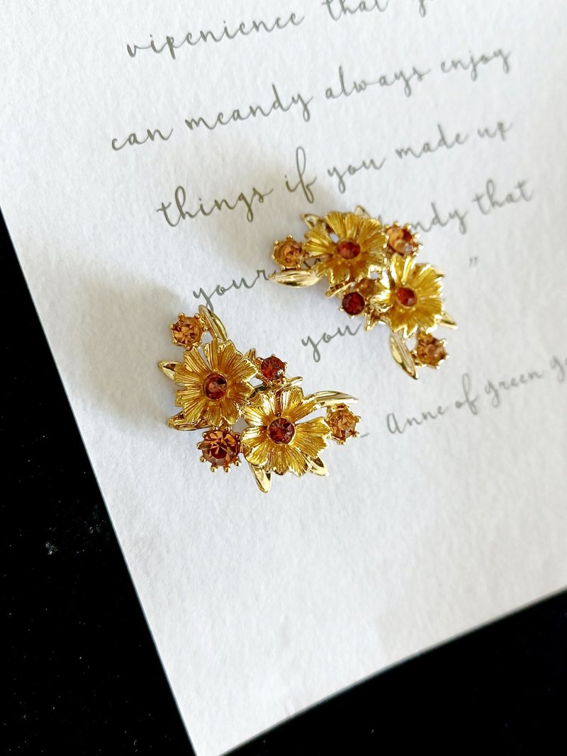 vintage jewelry elegant blooming rhine clip-on earrings - ต่างหู - โลหะ 