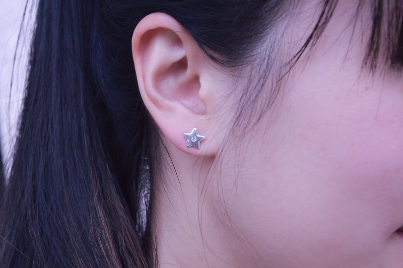 【Cheng Travel】Stars close to ears. 925 sterling silver earrings - ต่างหู - โลหะ 