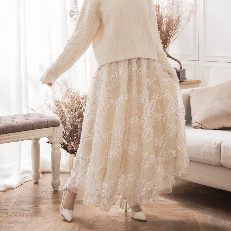 Three-dimensional leaf embroidery Hepburn skirt off-white - Skirts - Polyester White