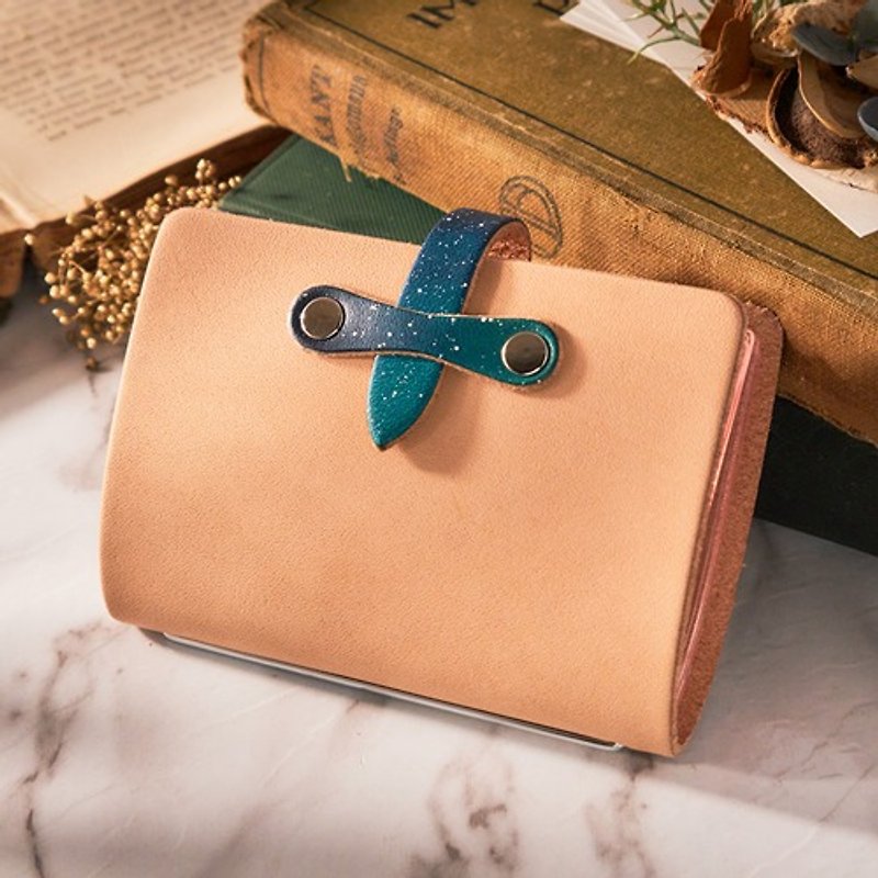 Card holder with a starry sky drawn on tanned leather (made with Tochigi leather) - ที่เก็บนามบัตร - หนังแท้ 