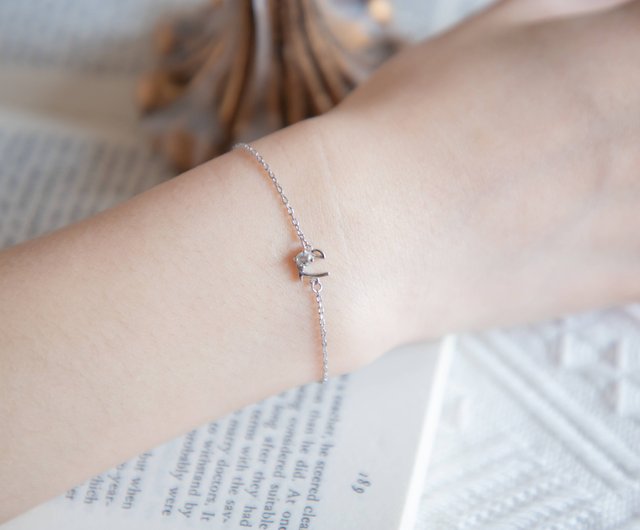 Natural Stone 925 Sterling Silver English Letter Crystal Bracelet V - Shop  happy sheep jewelry Bracelets - Pinkoi