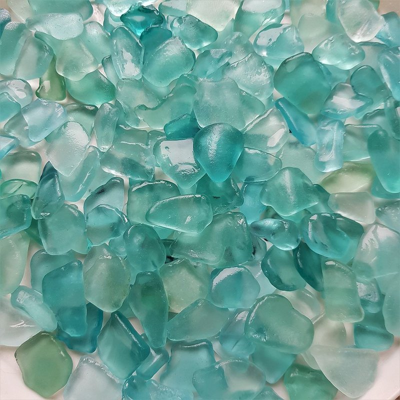 海泡沫和浅蓝色的海玻璃。真正的海玻璃。450克。 - 其他 - 玻璃 多色