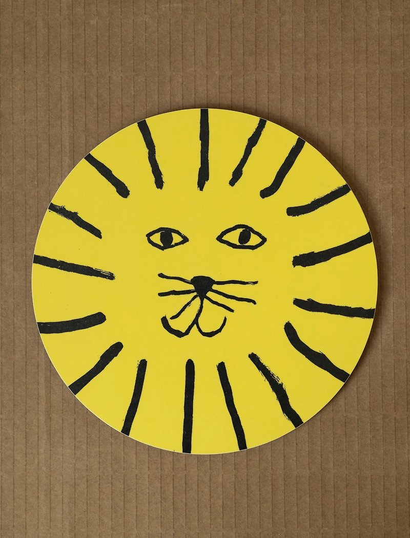 Freja Erixån - Swedish artist designed round pot holder - LION POT MAT (21cm) - Cookware - Wood Yellow