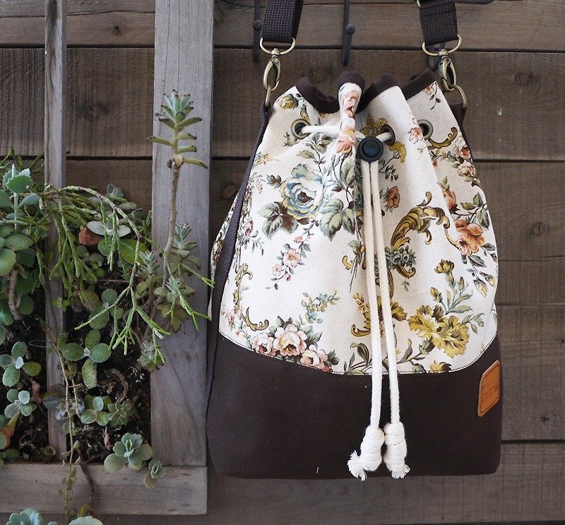 Japanese floral cotton bucket bag - กระเป๋าแมสเซนเจอร์ - ผ้าฝ้าย/ผ้าลินิน สีนำ้ตาล