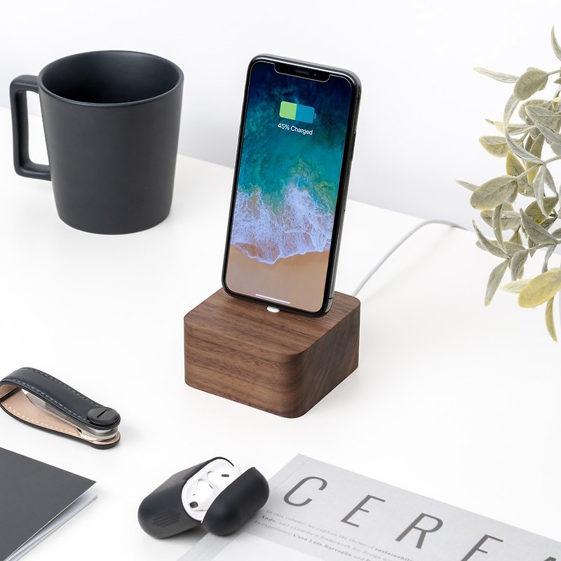 WALNUT iPhone charging Dock, Wooden unique gift for him - 手機架/防塵塞 - 木頭 咖啡色