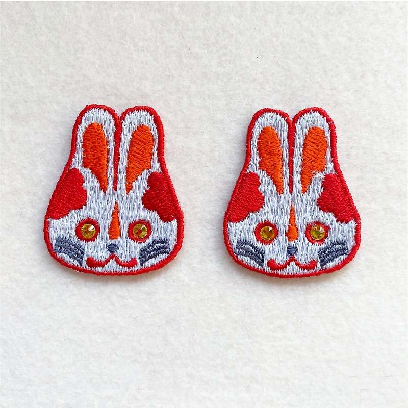 Charms Rabbit Embroidered badge　White - เข็มกลัด/พิน - งานปัก ขาว