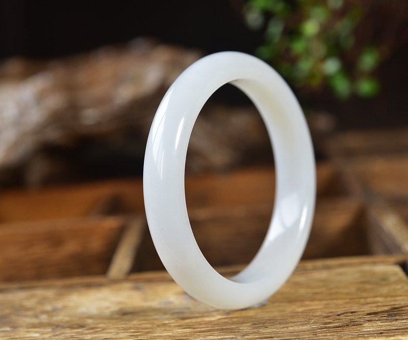 天然和田玉羊脂玉手鐲  圈口59mm 玉質細膩溫潤 - 手鍊/手環 - 玉石 