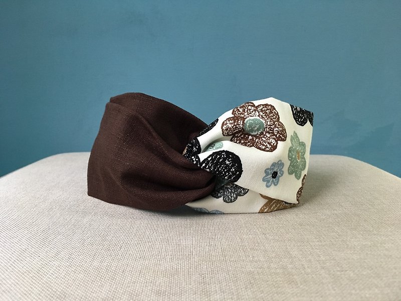 Shuangpin headband/ crayon flower coffee - Headbands - Cotton & Hemp Brown