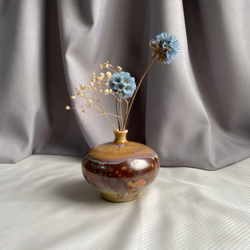 x土星x 7.5cm手工瓷器花瓶 花器 陶藝花瓶 - 花瓶/花器 - 瓷 咖啡色