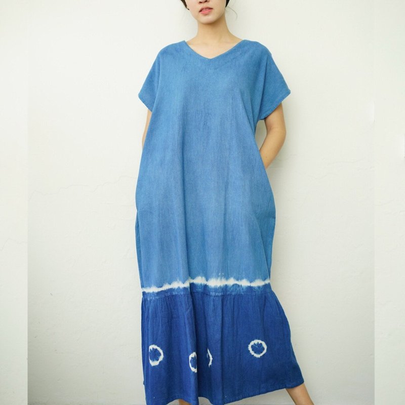 V-Neck Blue Dress - 短袖紮染連身裙 - 洋裝/連身裙 - 棉．麻 藍色