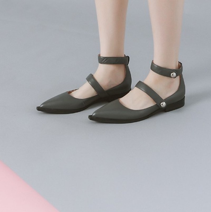 Cuffed transverse band around the ankle to cut the leather flat sand - รองเท้ารัดส้น - หนังแท้ สีเทา