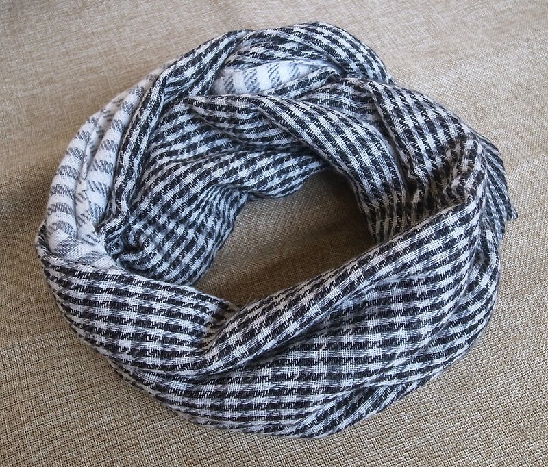 【樂拍子】喀什米爾羊毛圍巾/披肩Hand made in Nepal（細格紋_深灰） - 絲巾 - 羊毛 灰色