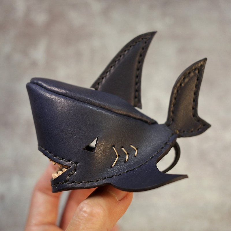 ONE+ Bruce shark Key holder - ที่ห้อยกุญแจ - หนังแท้ สีน้ำเงิน