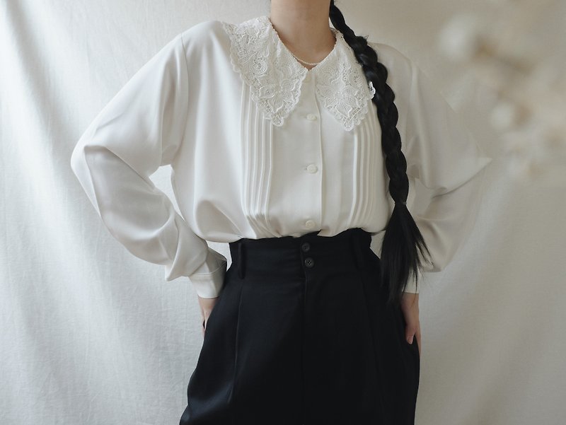 Vintage Off White Long Sleeve Blouse With Large Lace Collar - Women's Tops - Polyester White